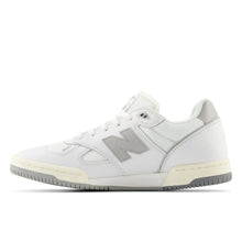 Load image into Gallery viewer, New Balance Numeric - 600 Tom Knox in White/Grey