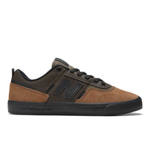 Load image into Gallery viewer, NB Numeric - 306 Foy in Brown/Black
