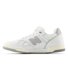Load image into Gallery viewer, New Balance Numeric - 600 Tom Knox in White/Grey

