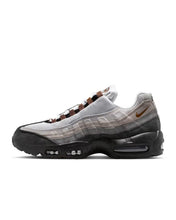 Load image into Gallery viewer, Nike SB - Air Max 95 in Black/Cacao Wow-Anthracite-LT Graphite
