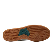 Load image into Gallery viewer, New Balance Numeric - 480 in Sea Salt/Vintage Teal
