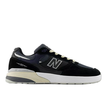 Load image into Gallery viewer, New Balance Numeric - Andrew Reynolds 933 in Black/Eclipse
