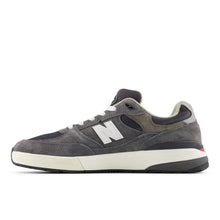 Load image into Gallery viewer, New Balance Numeric - Andrew Reynolds 933 in Dark Grey/White
