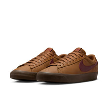 Load image into Gallery viewer, Nike SB - Blazer Low Pro Gt in Light British Tan/Dark Team Red
