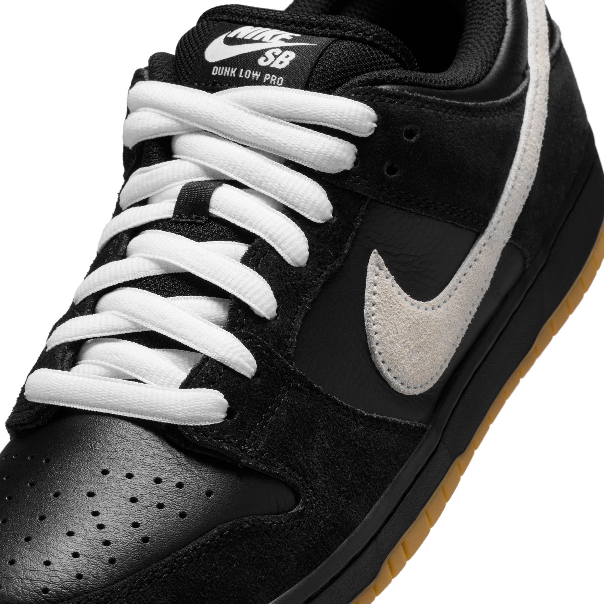 Nike SB - Dunk Low Pro in Black/White-Black-Gum Light Brown