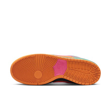 Load image into Gallery viewer, Nike SB - Dunk Low Pro in Green Noise/Watermelon-Light Curry
