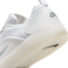 Load image into Gallery viewer, Nike SB - Zoom Nyjah 4 in White/Black-White-Black
