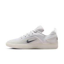 Load image into Gallery viewer, Nike SB - Zoom Nyjah 4 in White/Black-White-Black
