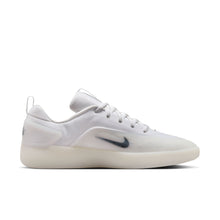 Load image into Gallery viewer, Nike SB - Zoom Nyjah 4 in White/Black-White-Black
