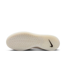 Load image into Gallery viewer, Nike SB - Zoom Nyjah 4 in White/Black-White-Black
