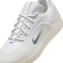 Load image into Gallery viewer, Nike SB - Zoom Nyjah 4 in White/Black-White-Black
