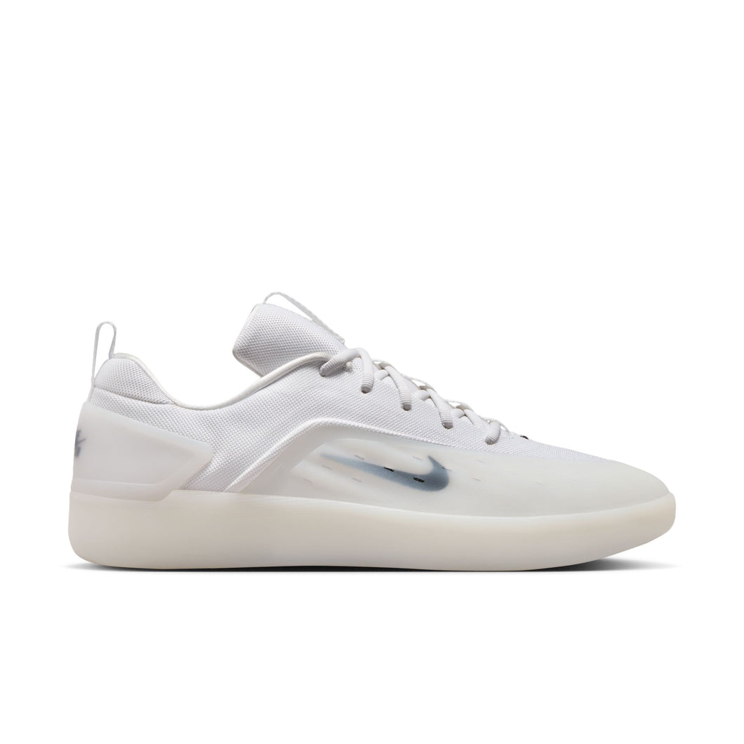 Nike SB - Zoom Nyjah 4 in White/Black-White-Black