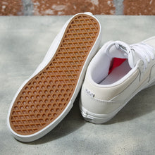 Load image into Gallery viewer, Vans Skate Half Cab Shoes Daz in White/White
