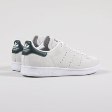 Load image into Gallery viewer, Adidas Stan Smith Shoe in White and Mineral Green

